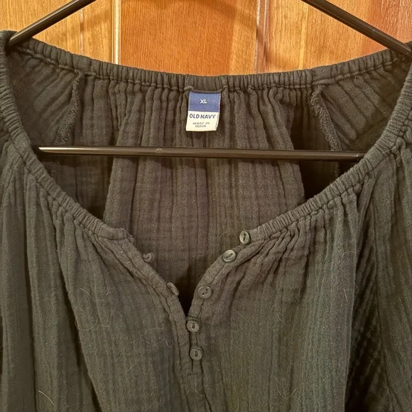 Old navy gauze crinkle style button shirt - Picture 3 of 3